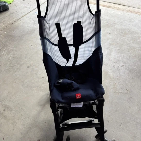 Foldable Black and Blue Stroller - Picture 3 of 6